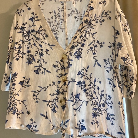 Tie front top - Picture 1 of 1